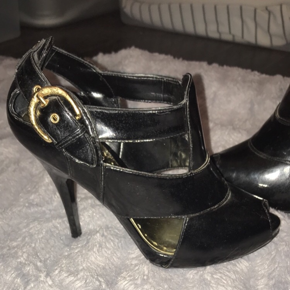 BCBG heels